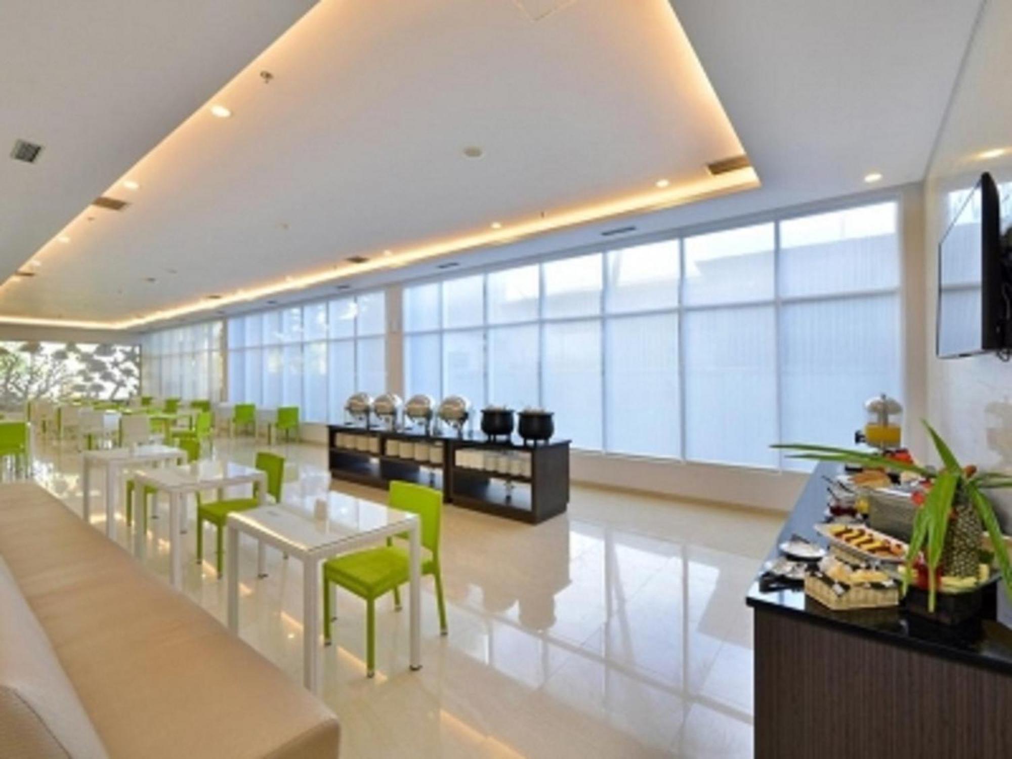Whiz Prime Hotel Sudirman Cilacap Dış mekan fotoğraf